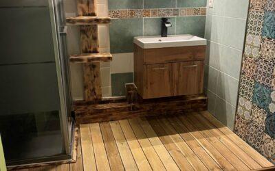 Réalisation d’une estrade en bois dans une salle de bain