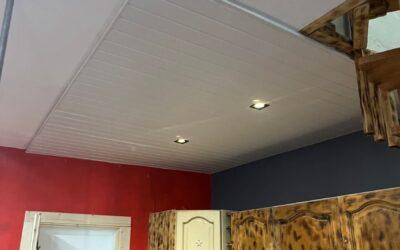 Réalisation d’un faux plafond en lambris PVC